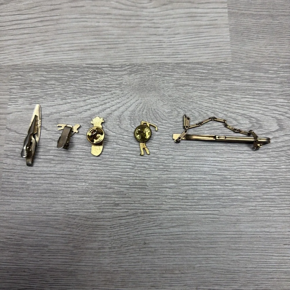 5 Vintage Gold Tone Label Pins Golfer Swinging Golf Ball Golfclubs W/ Divot Tool